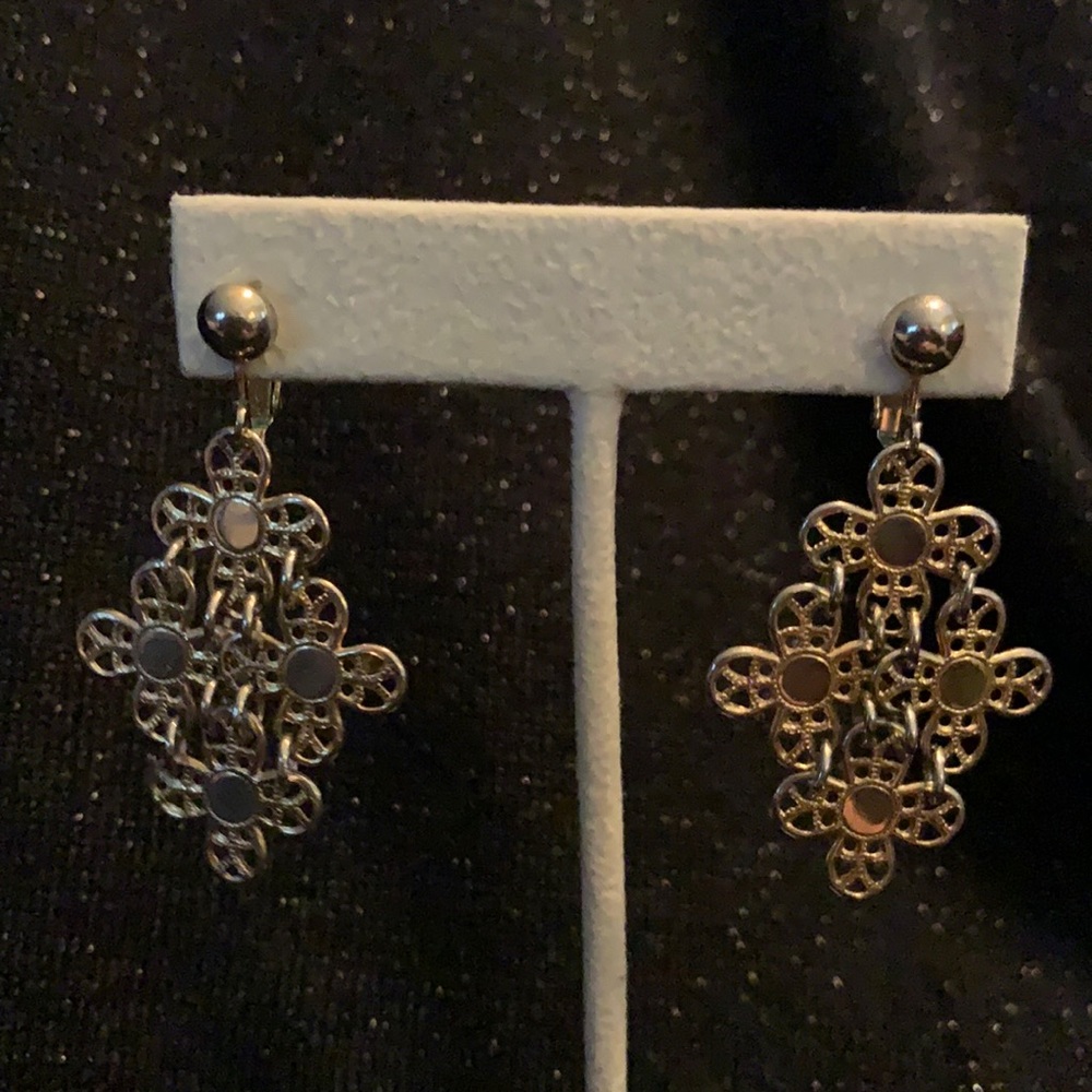 Vintage Sarah Coventry clip on dangle earrings